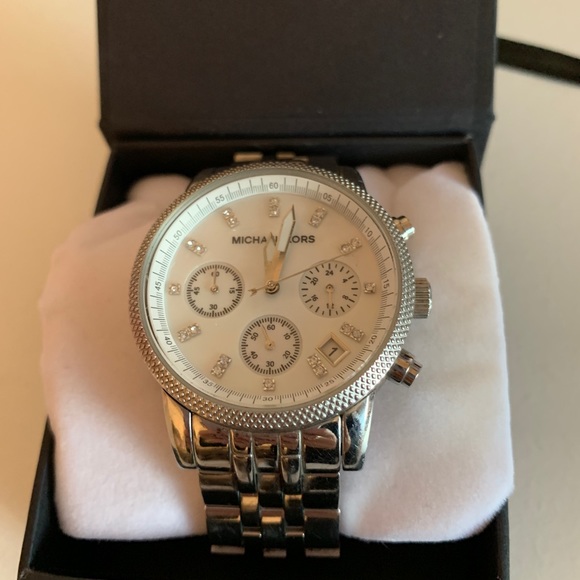 Michael Kors silver quartz rhinestone watch - Picture 5 of 5